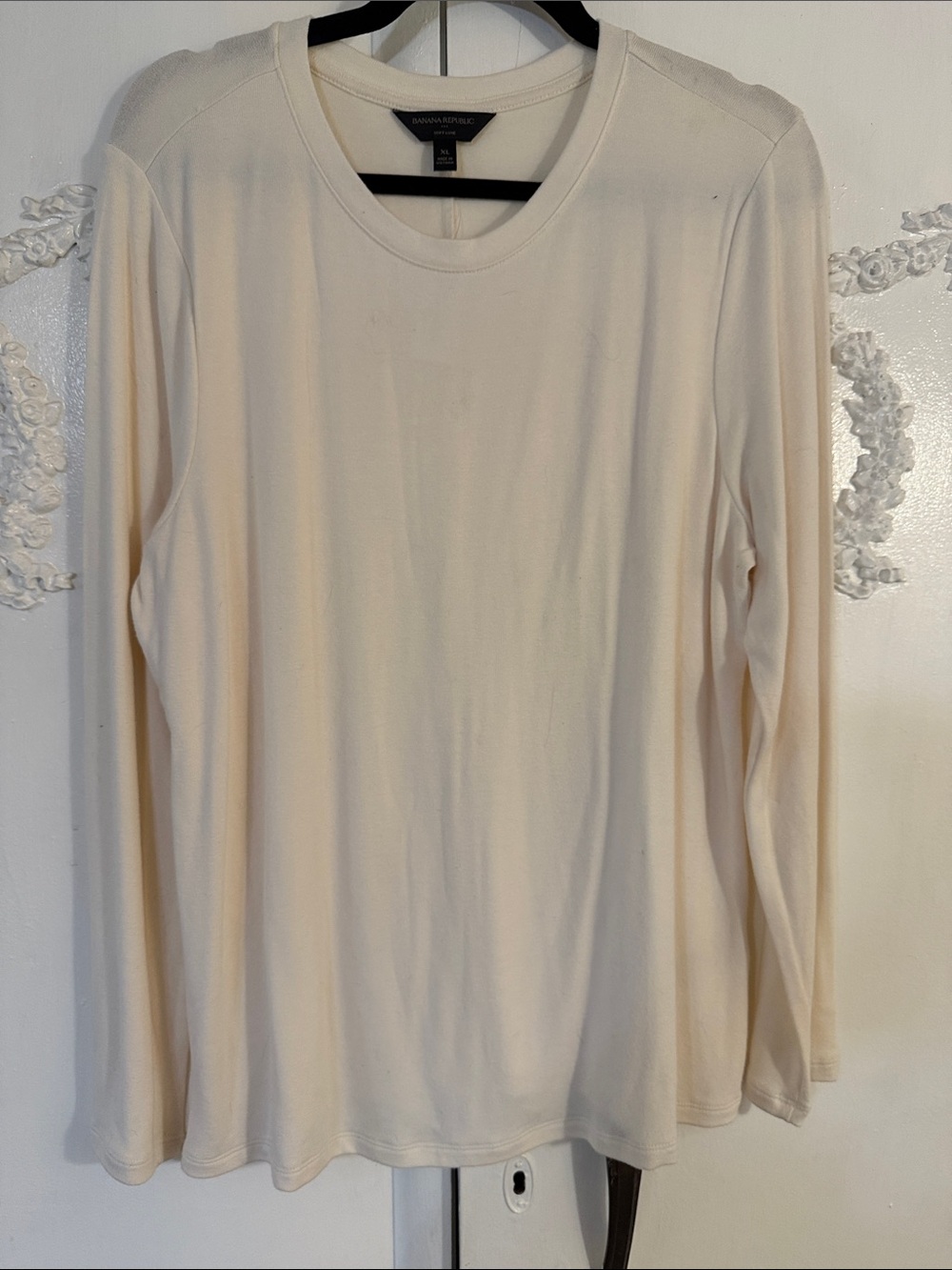 Banana Republic Cream Crewneck Long-Sleeve Top